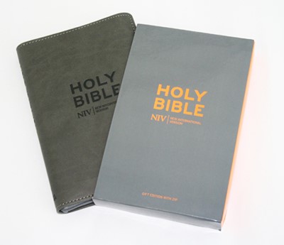 Angol Biblia - New International Version, Pocket Charcoal Soft-tone, Leatherlike Bible with Zip