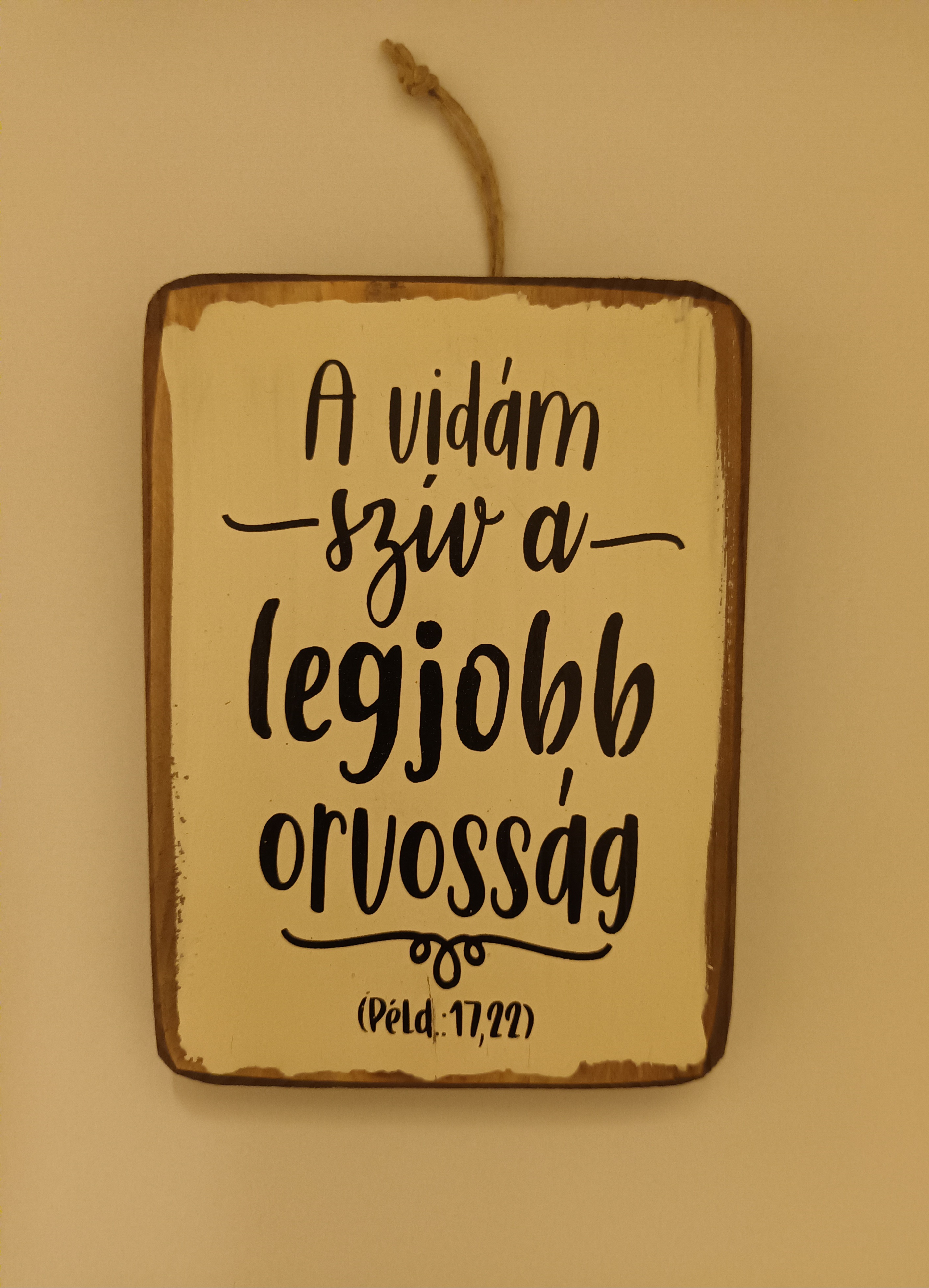 Falitábla A vidám szív a legjobb orvosság