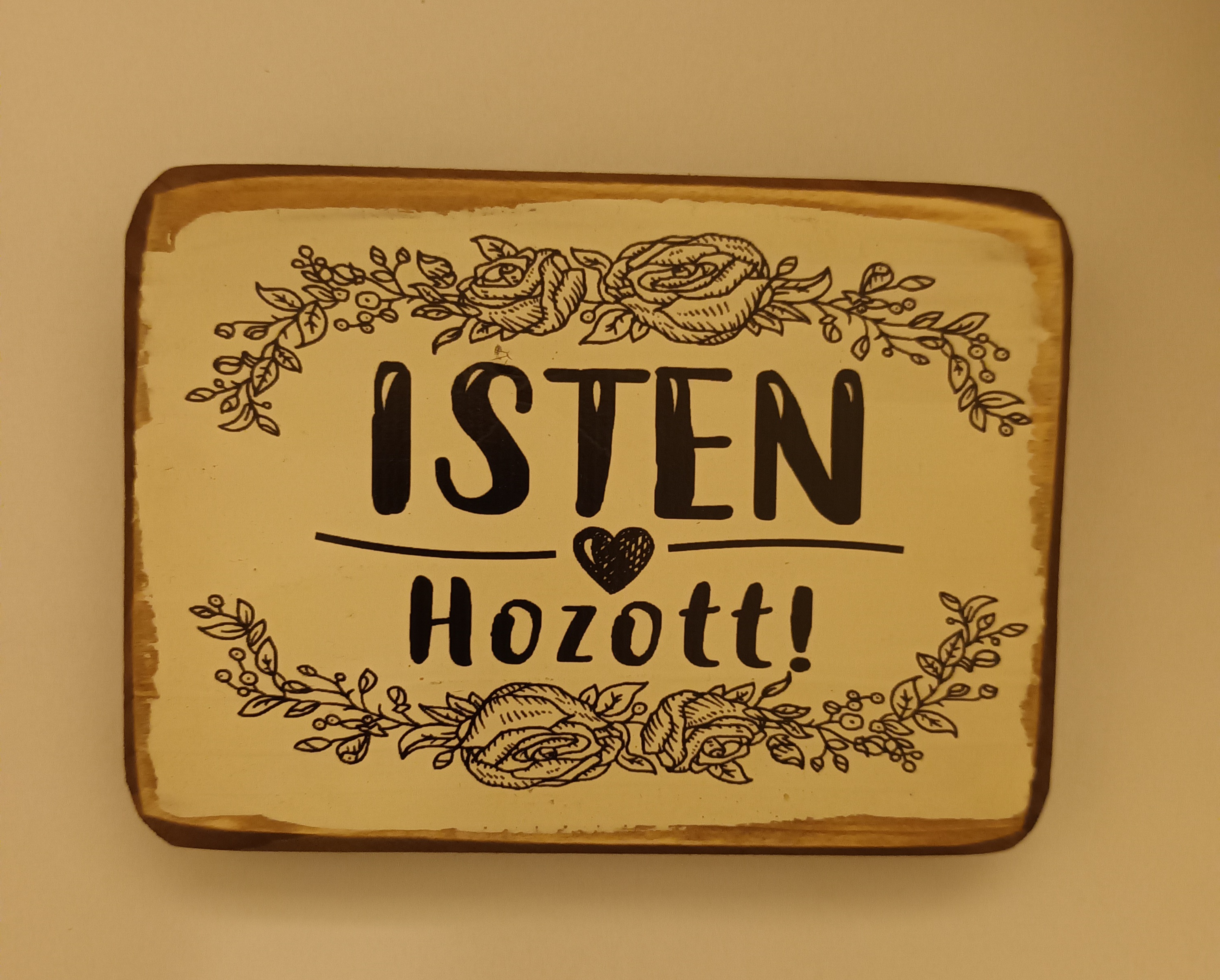 Falitábla Isten hozott!