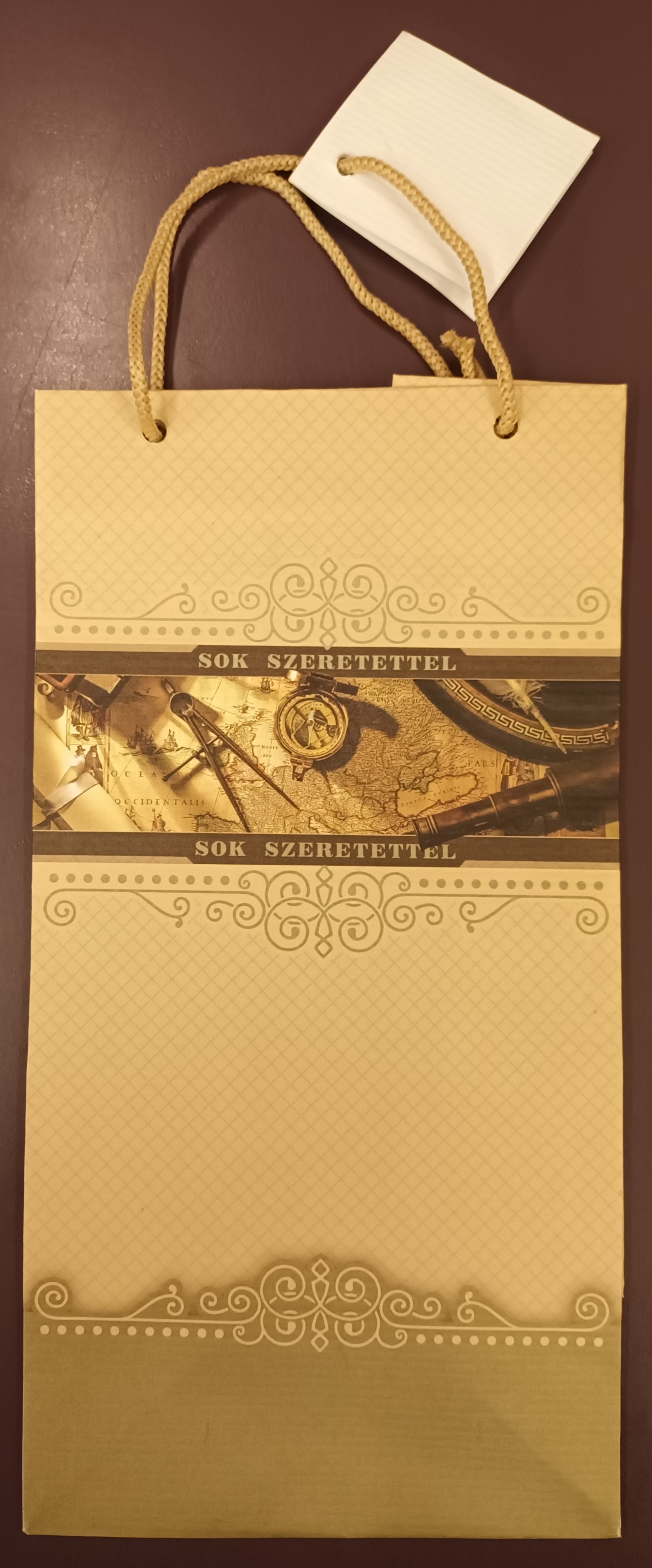 Középméretű hosszúkás dísztáska Sok szeretettel (térképes)
