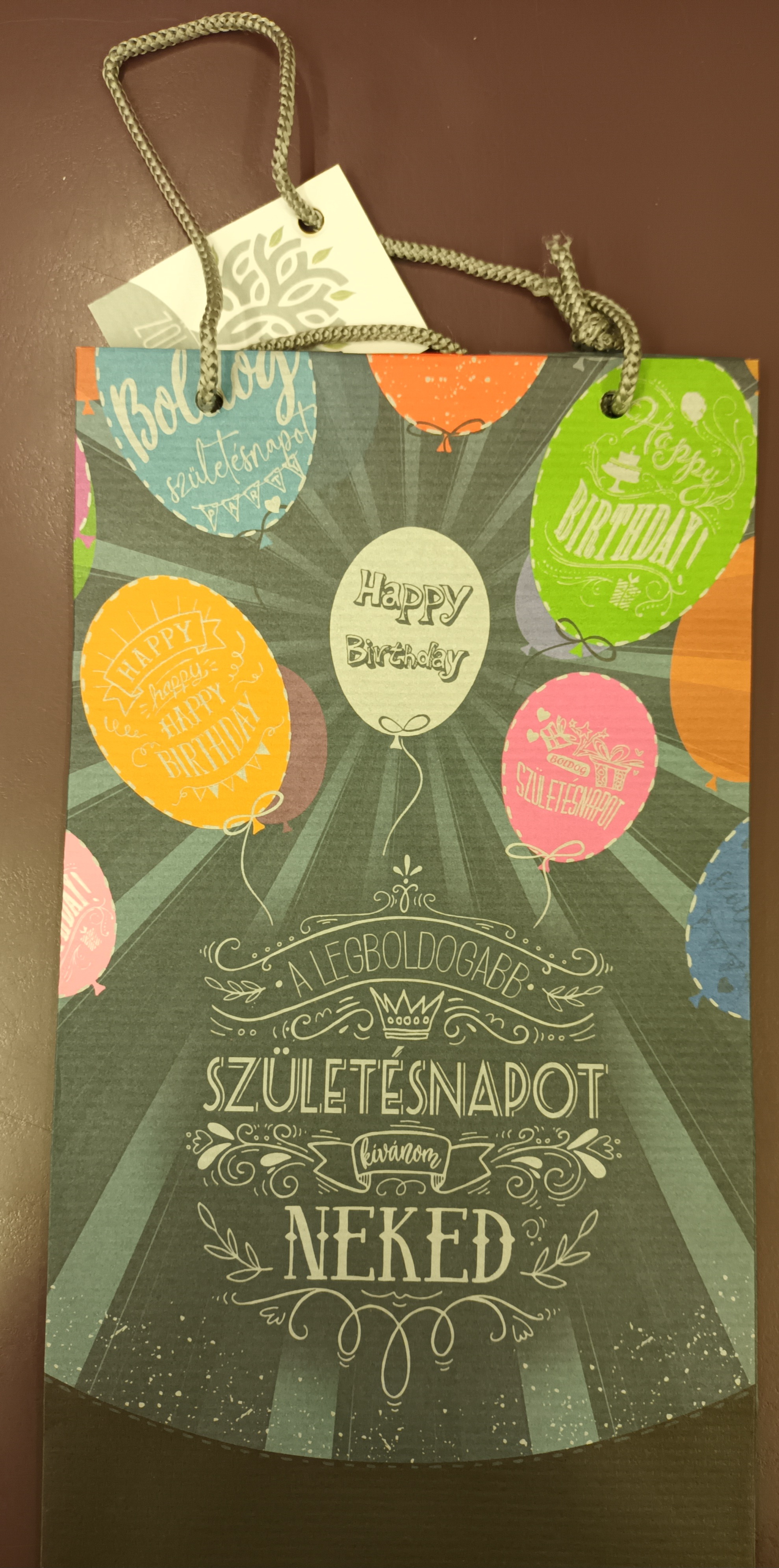 Középméretű hosszúkás dísztáska Happy Birthday (színes lufik)