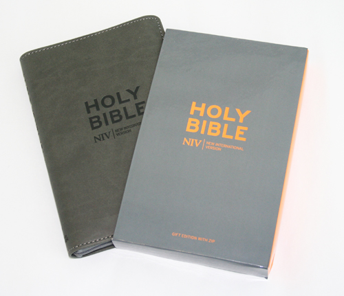 Angol Biblia - New International Version, Pocket Charcoal Soft-tone, Leatherlike Bible with Zip
